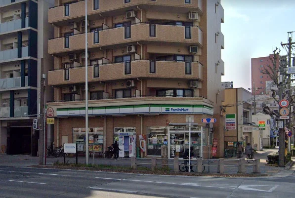 ファミリーマート 熱田金山南店まで徒歩3分