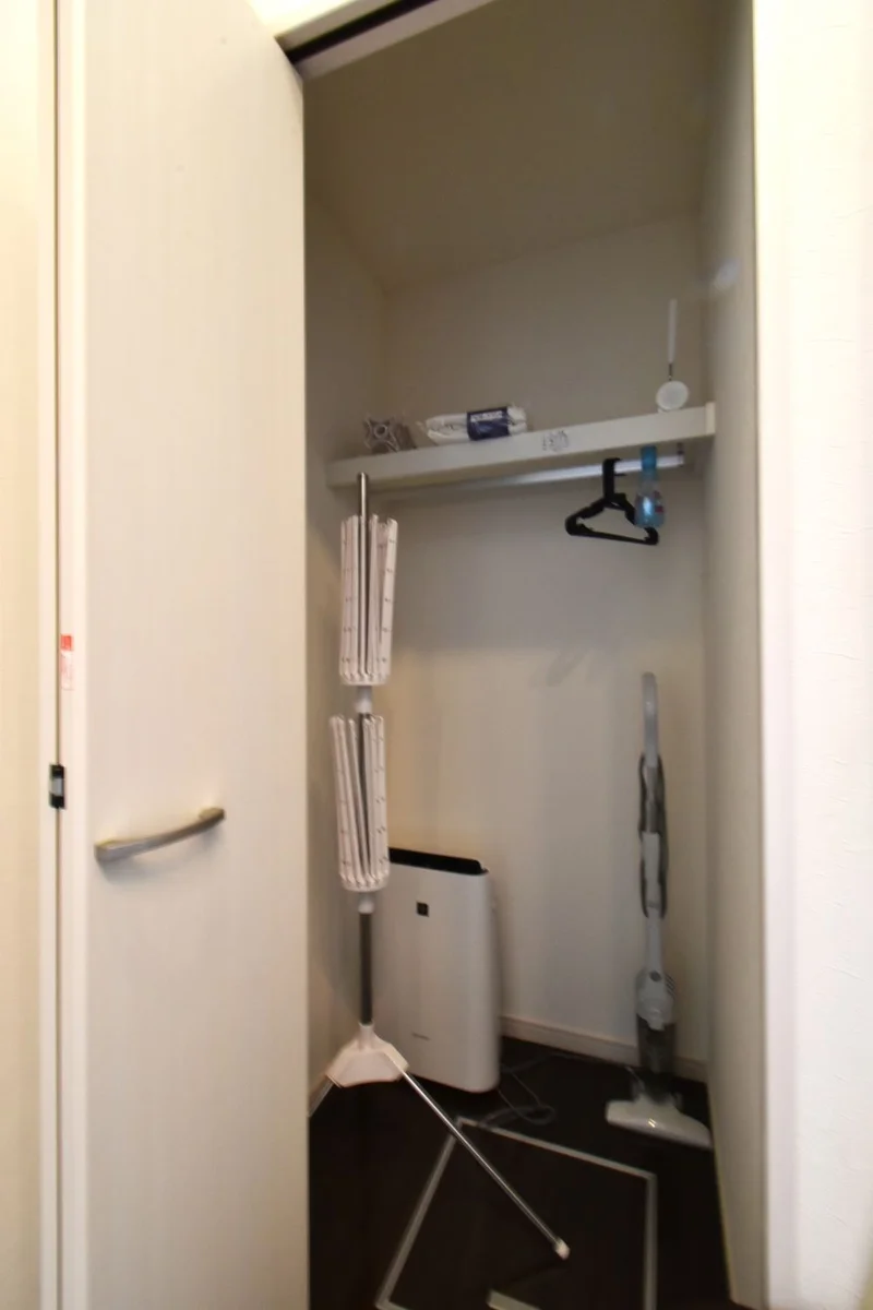 空気清浄機や掃除機などなど家電も多種多様！　収納スペースも広々なのでぜひご利用ください♪