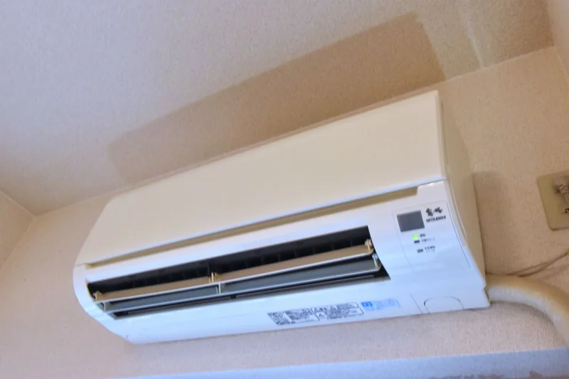 エアコン付きで快適な室温でお過ごしいただけます！　エアコンフィルターは長期利用の場合にはご自身でフィルター清掃お願いします。