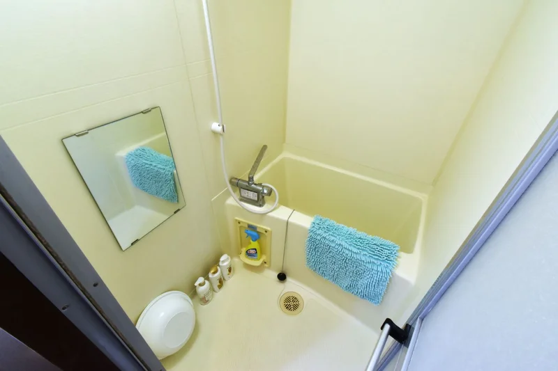 シャンプーやコンディショナーなどの洗剤が充実し　清掃用の洗剤やスポンジもあり　自身できれいに住環境を保つことができます！