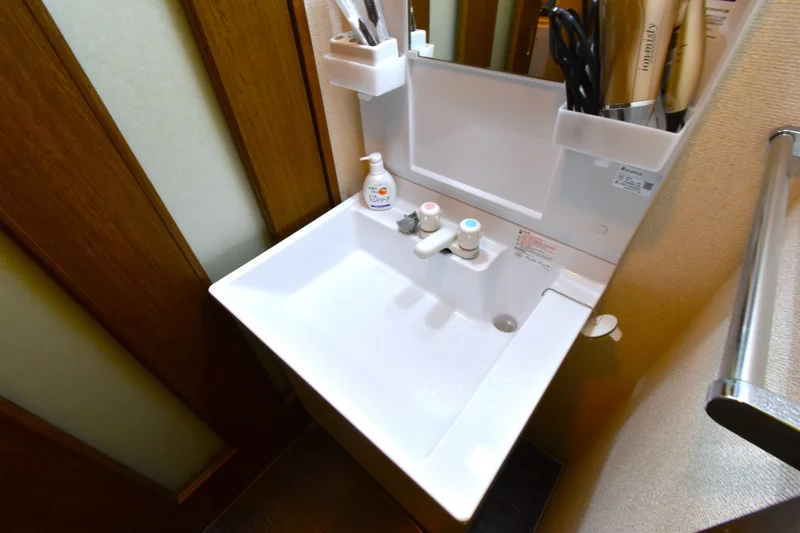独立洗面台付部屋で　忙しい朝の支度やお風呂上りなどに便利です！
