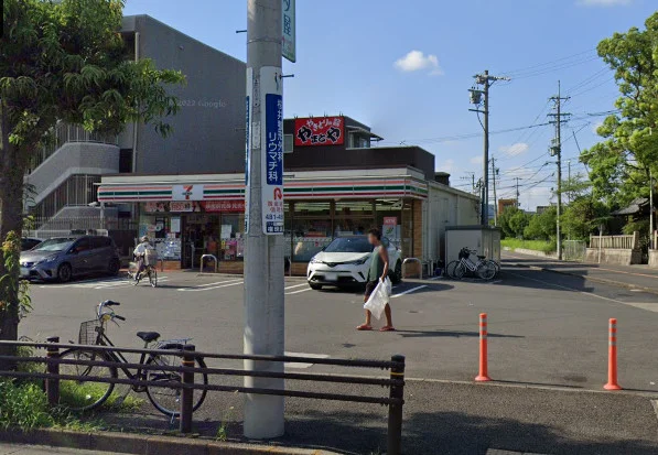 セブン-イレブン 名古屋権現通店まで徒歩5分。