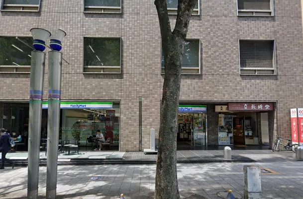 ファミリーマート 錦一丁目店まで徒歩9分。