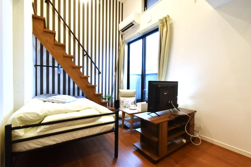 ベッドやテレビ・ローテーブルなど　家具家電付が豊富に揃っているのに　光熱費無料！　