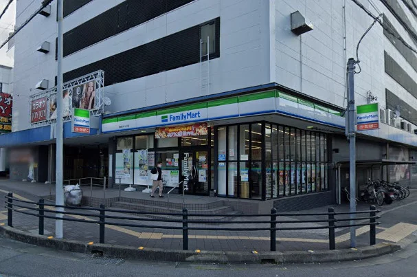 ファミリーマート 豊田ヴィッツ店まで徒歩3分。