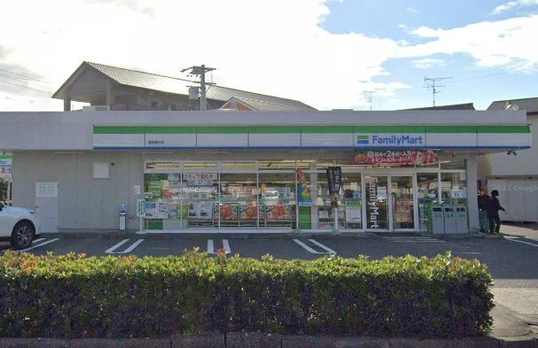 ファミリーマート 豊田市役所店まで徒歩6分。