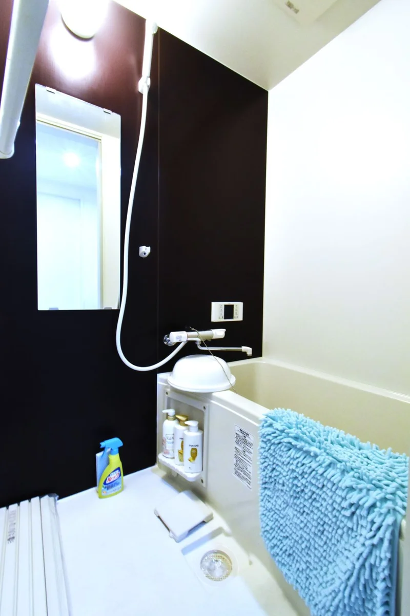 ユニットで落ち着いた空間で　お風呂も長くなりそう♪　シャンプーリンスやお風呂洗剤などすべて標準品！