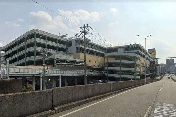 アピタ千代田橋店まで車で19分。