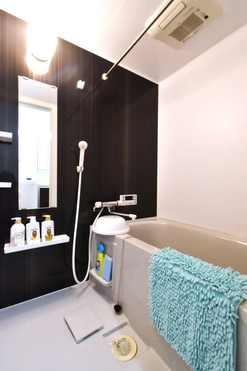 ユニットでシャンプーやコンディショナー・ボディーソープ・お風呂洗剤やスポンジなど豊富な備品ラインナップ！