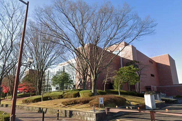 豊田市民文化会館まで車で9分。