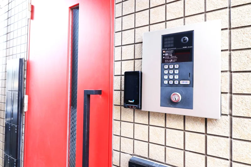 オートロック付・郵便受けも完備