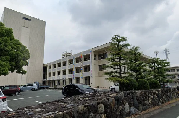 蒲郡市役所まで徒歩18分。