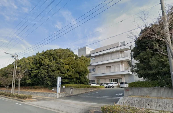 豊橋市民病院まで車で13分。