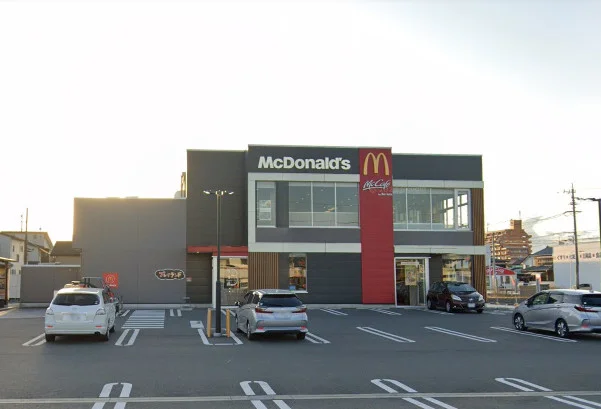 マクドナルド 豊橋曙町店まで車で9分。