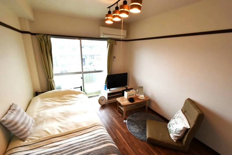 郵便ポストもあり　郵送物などの受け取りも可能！　ティッシュやリセッシュなどの備品類もございます。