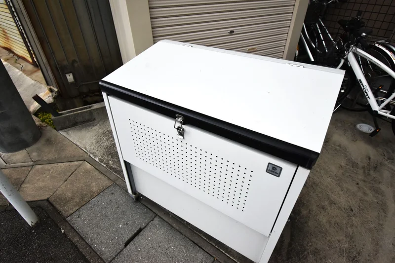 敷地内ゴミ捨て場有！　忙しい朝の時間帯も楽々ごみ捨て可能です！