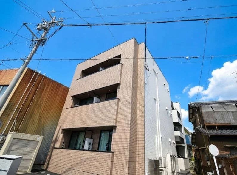 JR安城駅から徒歩圏内にある　駐輪スペースありのマンスリーマンション！　周辺環境もコンビニや飲食店など充実していて　観光スポットへのアクセスも良い！