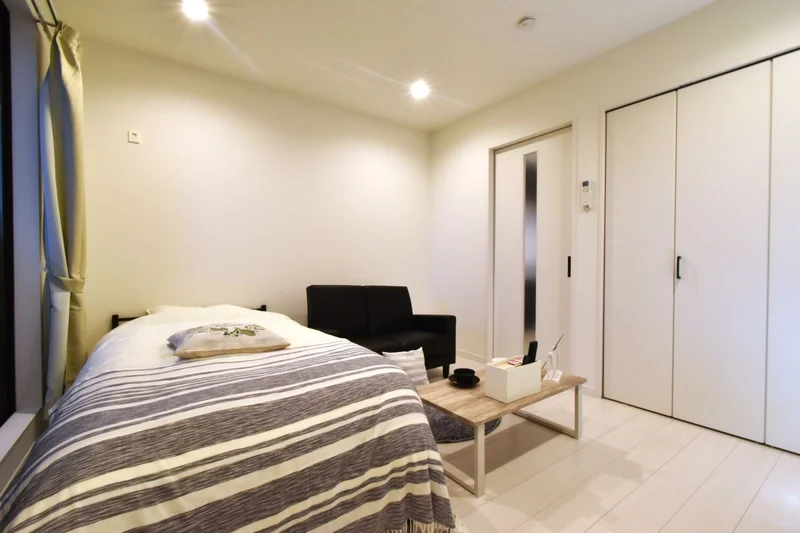 リネン類もあり！ ティッシュや消臭スプレーなどの備品もそろっているのでご満足いただけるお部屋となっております。