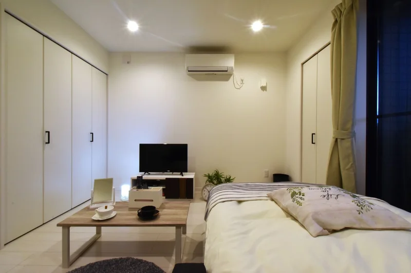 テレビ付き　ソファもあり　休日や仕事帰りに楽しめます！