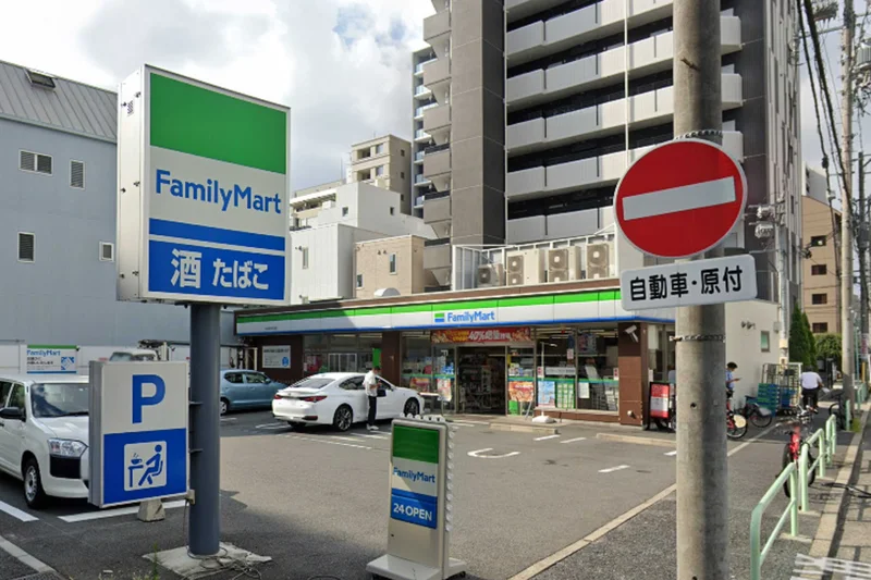 ファミリーマート 名古屋千代田店まで徒歩8分。