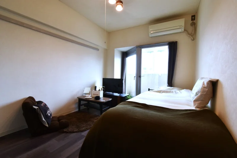 エアコンの冷暖房調整で一年を通して日常を快適に！　お部屋でリラックスしておくつろぎください。