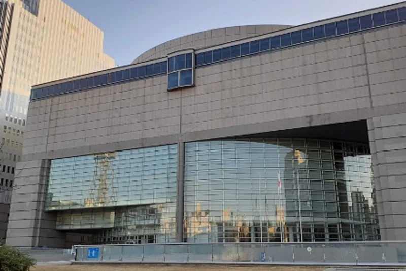 愛知県美術館まで徒歩22分。