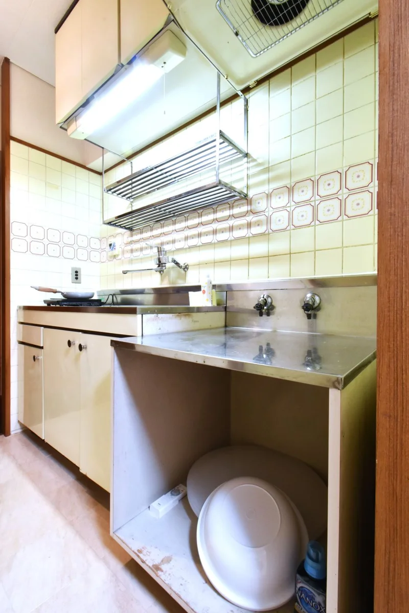 キッチン用具も多数ご用意！　食器もそろっており　食材をご用意いただけると即日自炊可能となっております。