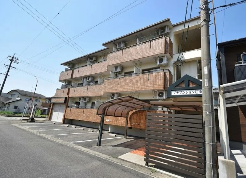 江南駅から徒歩9分！　飲食店やコンビニ、スーパーなどそろっていて　病院もあり安心！　駐輪場ありで近場へのお買い物などに便利です。