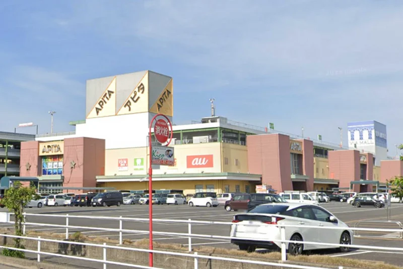 アピタ江南西店まで車で10分。