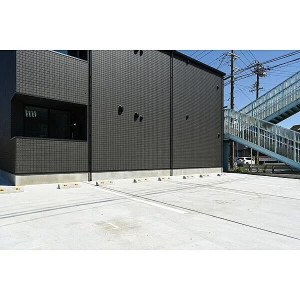 駐車場有の物件で車移動に最適！　蒲郡駅から徒歩圏内　観光施設へのアクセスも良好！