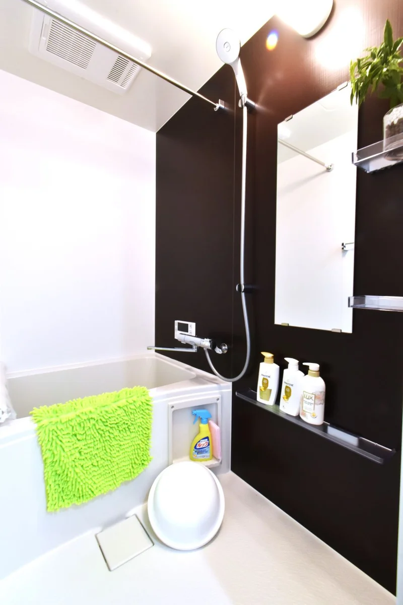 ユニットでシャンプーやコンディショナー・ボディーソープなど洗剤類など豊富でお風呂の洗剤・スポンジまでご用意！　これすべて標準品！