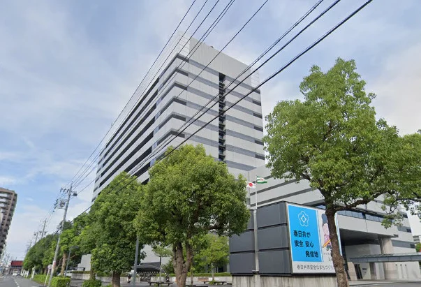 春日井市役所まで車で17分。