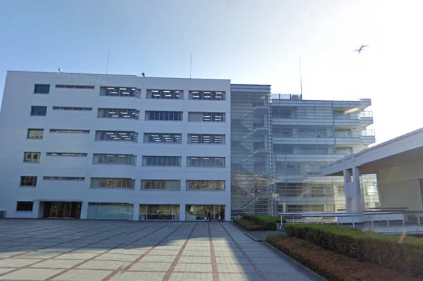 中部大学まで車で18分。