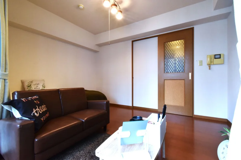 ソファ付きでゆったりお過ごしいただける　十分な住環境！2名様で割り勘格安でさらに安く！