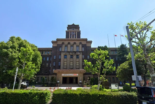 名古屋市役所まで車で16分。