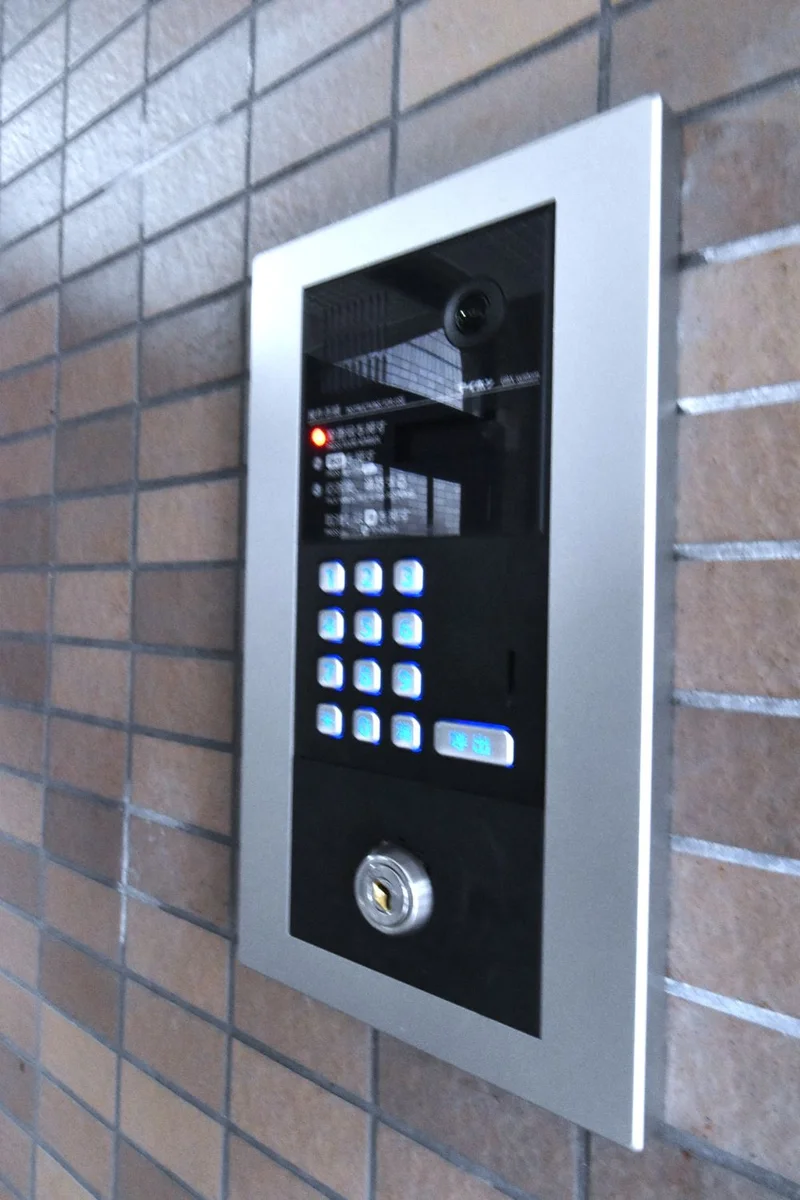 オートロック付で鍵にて解除！女性や法人様にも！短期滞在や長期的に出張される方にも！