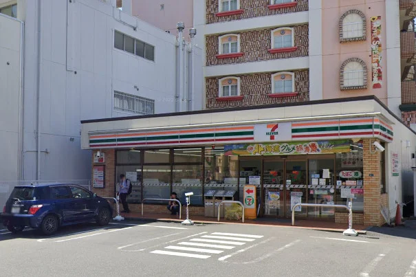 セブン-イレブン 名古屋栄５丁目店まで徒歩2分。