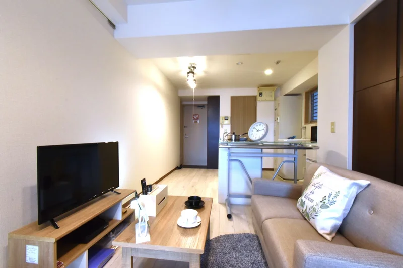 ソファ付き　角部屋で広々な　一般的なホテルよりも割安なマンスリーマンション！