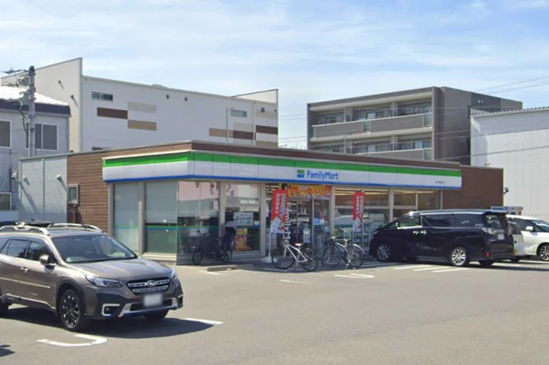 ファミリーマート 中村森田町店まで徒歩6分。