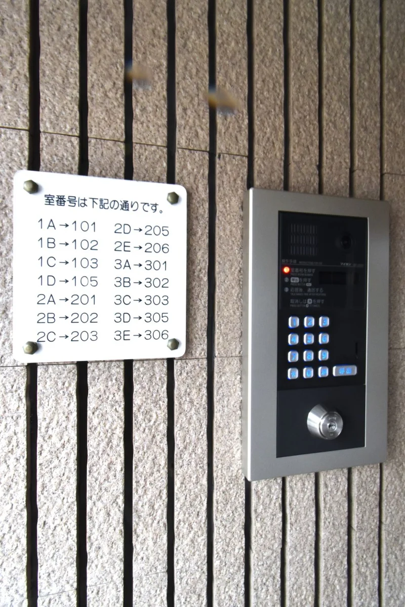 オートロック付鍵にて解除　セキュリティに考慮されていて　女性や法人契約にも適しています！