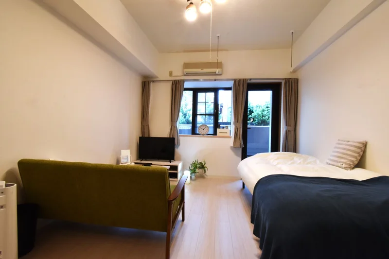 ゆったりとした住空間！　ソファに座ってゆったりと寛ぎながらテレビ鑑賞可能！