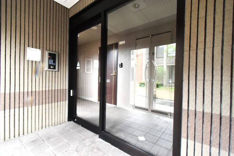 エントランス♪　入口が広くて明るい　高級感のある空間！