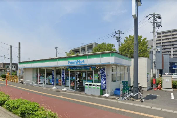 ファミリーマート 幸町二丁目店まで徒歩13分