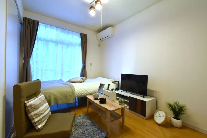 収納スペースへ多数家電あり！　消臭スプレーやコロコロなど備品も豊富にご用意！