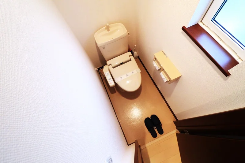 温水暖房便座付き　バストイレ別！