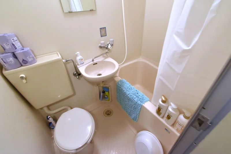 シャンプーやコンディショナー・ボディーソープ・お風呂洗剤・スポンジ・トイレ洗剤・トイレブラシ・トイレットペーパーあり！
