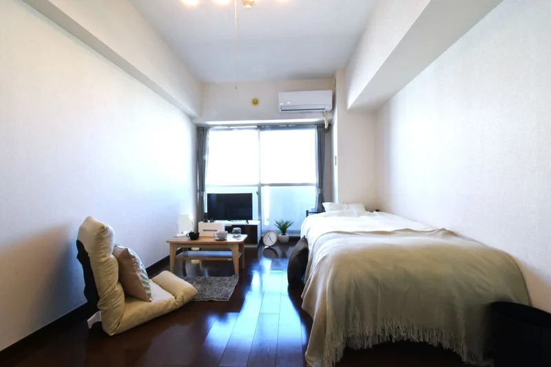 リネン類のご用意も豊富！　シックな室内の感じでホテルよりも割安なマンスリーマンション！