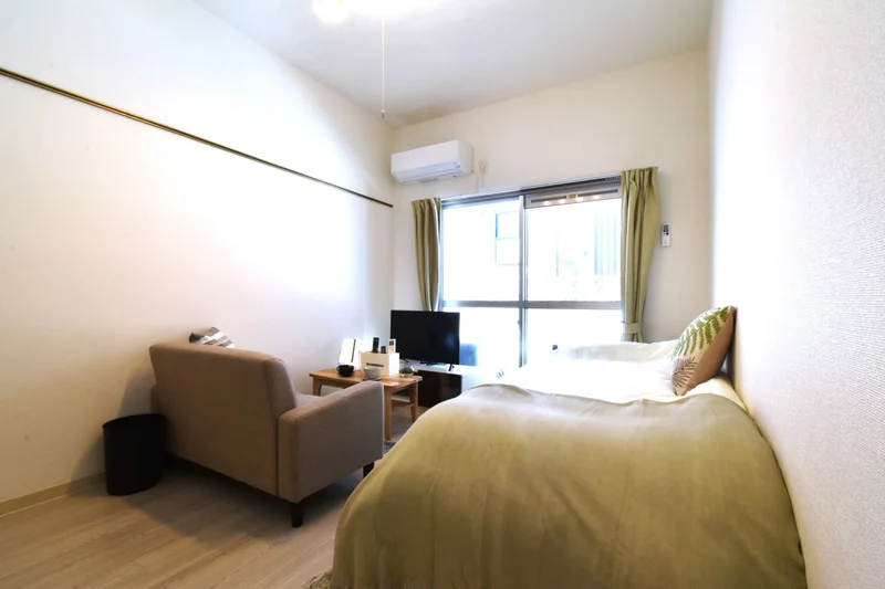 ティッシュや消臭スプレー、コロコロなど　あると嬉しい備品も多く　一時滞在に便利！