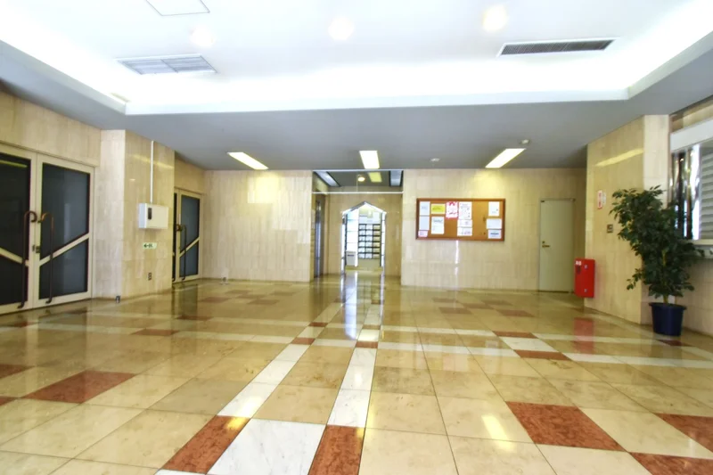 エントランス広々！明るくて開放的な空間です！