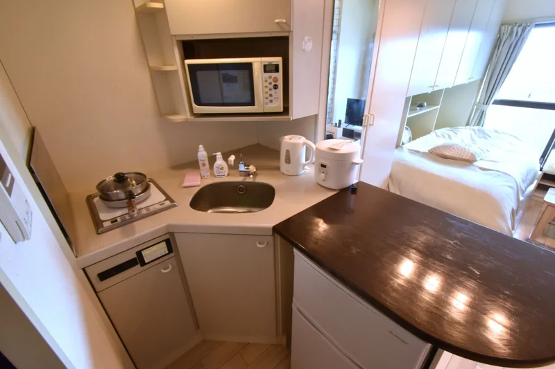 対面キッチンにより　カウンターも使用できる仕様で　システムキッチンでIH！